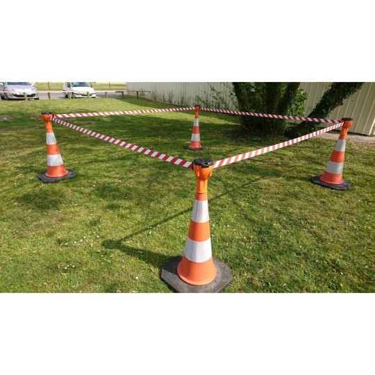 Kit de 4 cônes de signalisation et 4 enrouleurs à sangle