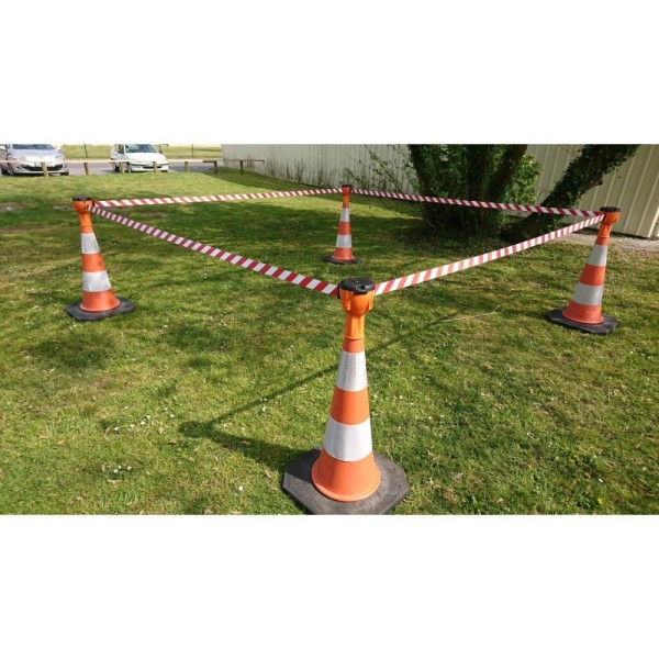 Kit de 4 cônes de signalisation et 4 enrouleurs à sangle